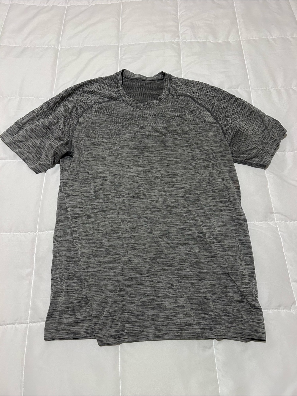 lululemon athletica Men’s Grey Metal Vent Tech Short-Sleeve Shirt